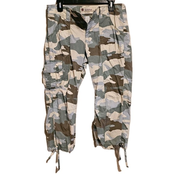 GAP Pants - Y2K‎ Gap Surplus Camo Cargo Capri  Size  6 Mid Rise Grunge